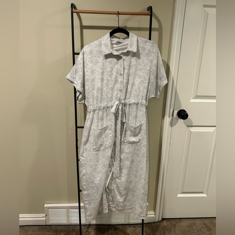Polka Dot Collared Botton Down Dress w. Tie